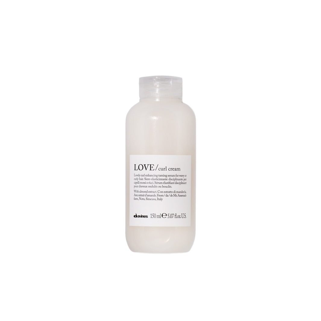 Davines Love Curl Cream. Leave-in serum namijenjen je svim tipovima valovite i kovrčave kose te pruža definiciju kovrča, elastičnost, mekoću i sjaj.