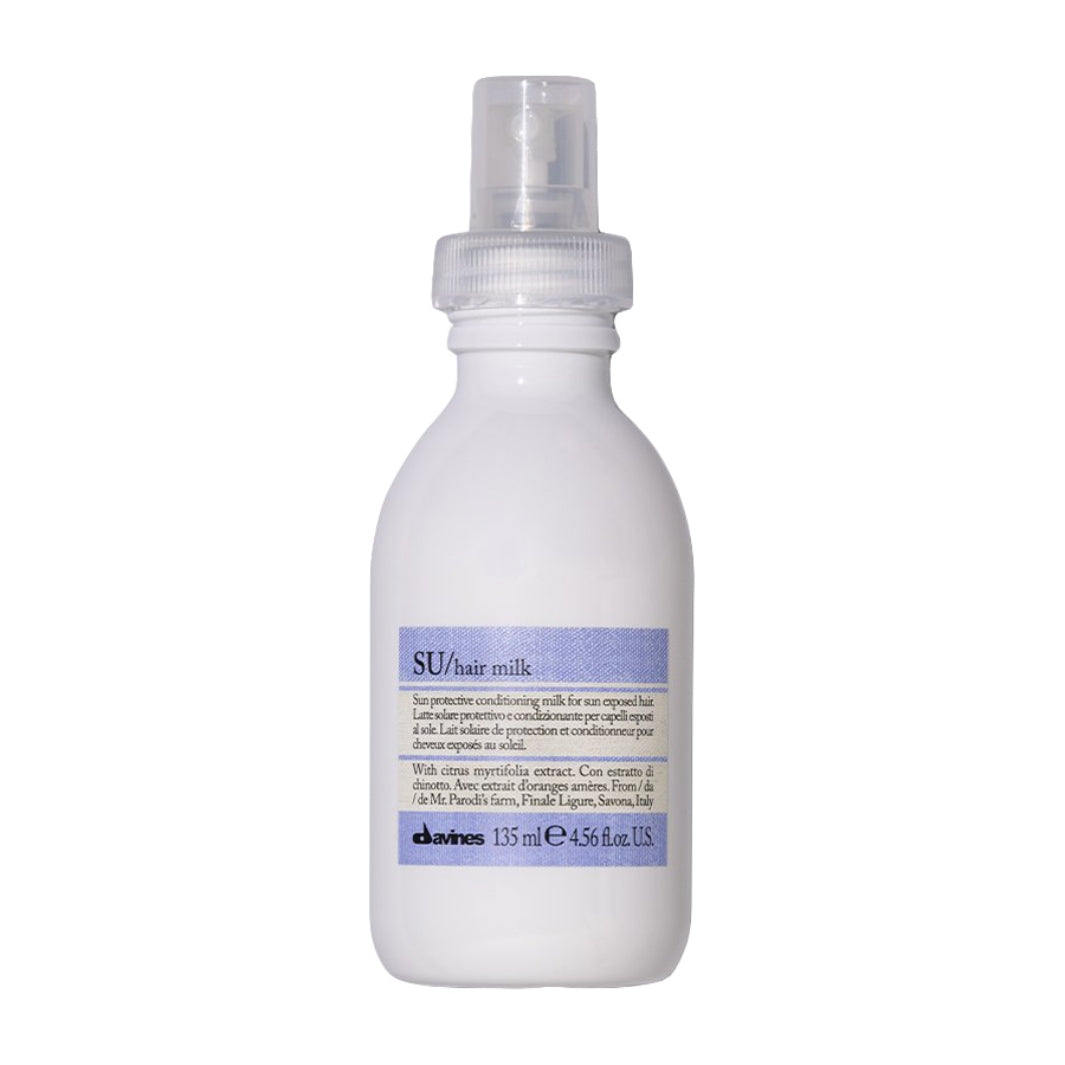 Davines SU hair milk. Mlijeko za zaštitu kose od sunca sadrži UV filtere koji štite kosu i pružaju intenzivnu hidrataciju za vrijeme izlaganja suncu.